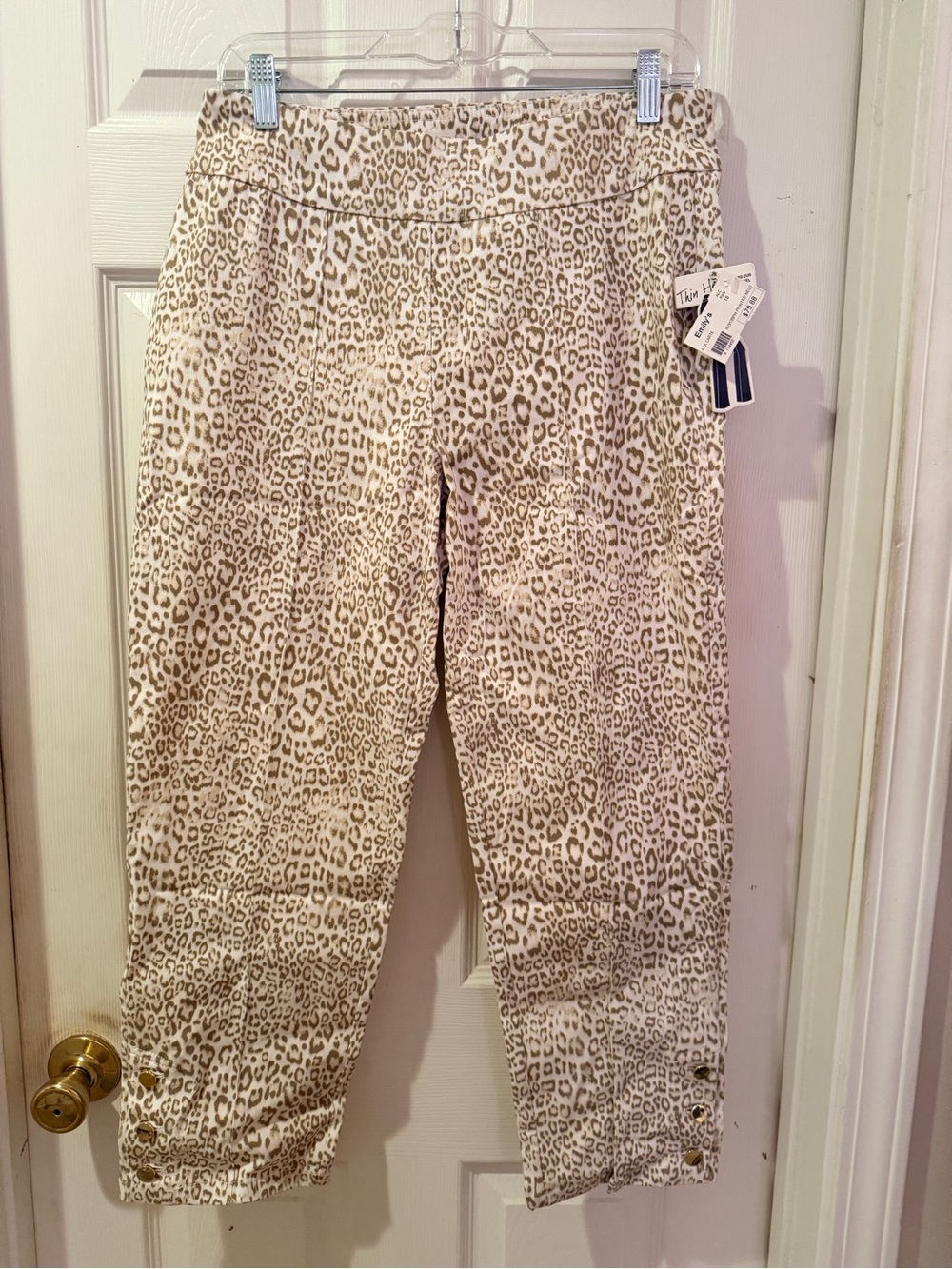 Boutique High-Rise Beige Leopard Cropped Capris